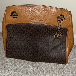 Michael Kors Handbag. Like new. No damage